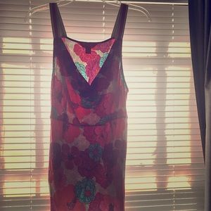 Gorgeous hibiscus-print v-neck tank